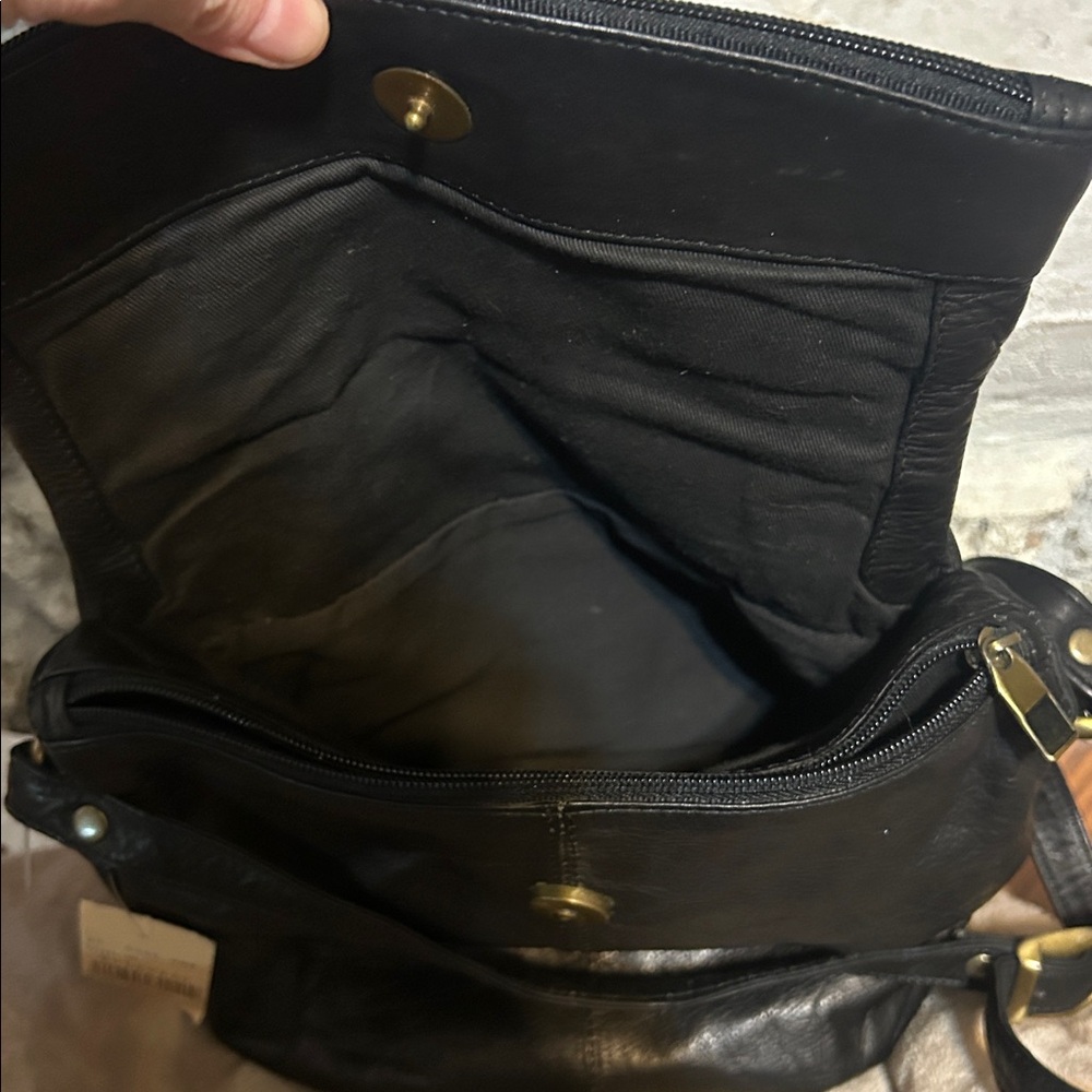 NWT Wilson’s Leather Buttery Soft Crossbody - Picture 5 of 8